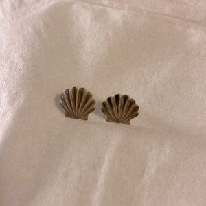 Cute Shell Stud Earrings 🐚
